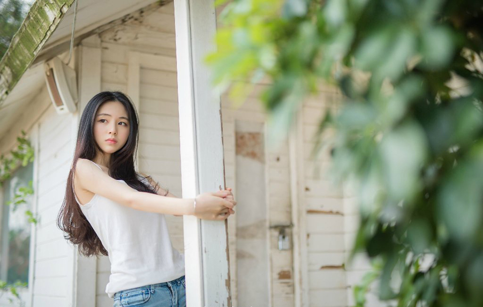 “刘大人，主公有令，令到之日，即刻启程，末将会派出一队骠骑卫护送您返回洛阳，若无其他要是，便请收拾行囊，准备上路吧。”雄阔海在庞统的介绍下，看向刘璋，沉声道。